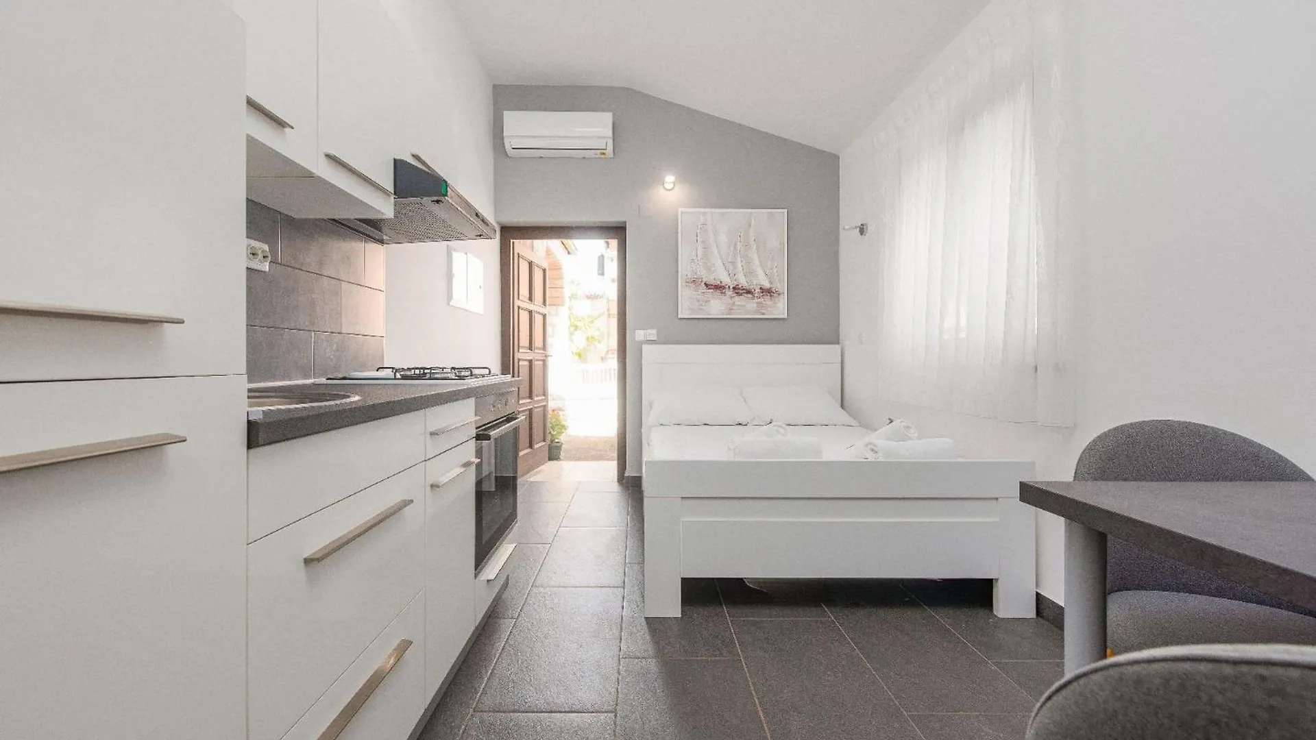 Studio Apartman ויר דירה